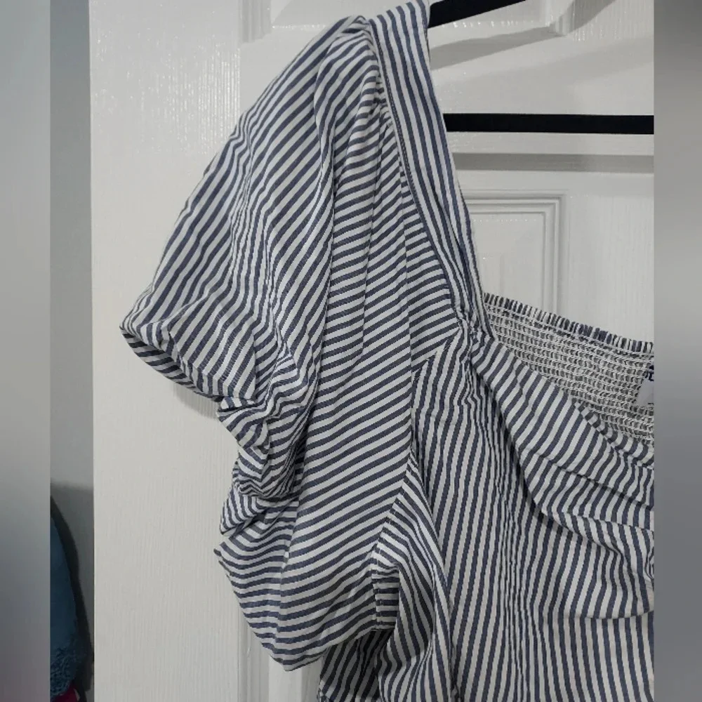 NWOT Old Navy Blue and White Striped Puff Sleeve Babydoll Blouse in Size 4X